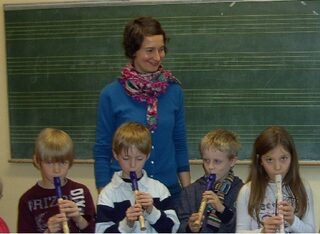 Almut mit Flötenkinder